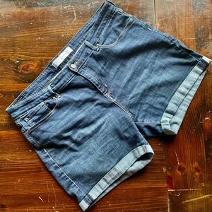 Signature Levi Strauss Mid Rise Cuffed Shorts